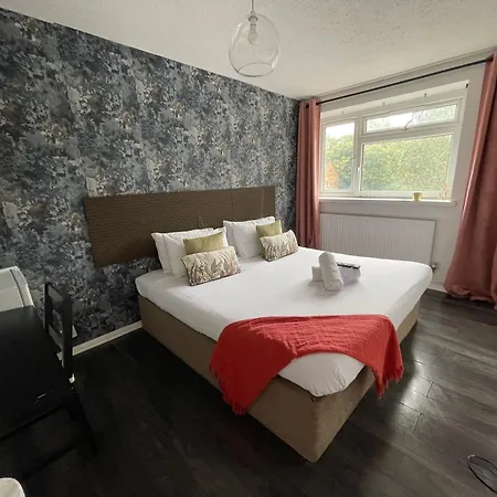 R1 Superking Sized Bed & 65