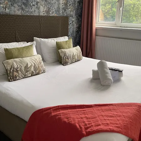 R1 Superking Sized Bed & 65