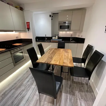 Luxury With En-suite Bathrooms - West London Homestay Harrow on the Hill