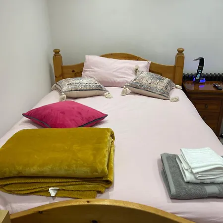 Luxury With En-suite Bathrooms - West London Homestay