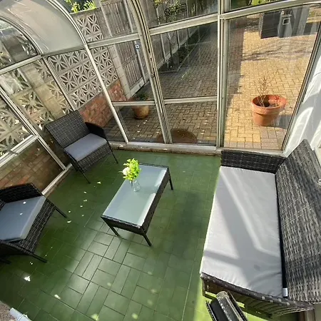 Stunning Modern Cozy 5 Star 3 Bedroom House-free Parking Greater London Metro Stations Hosted By Tony