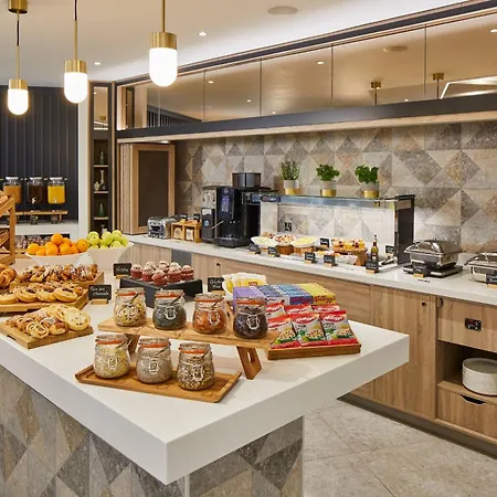 Courtyard By Marriott Airport 4*