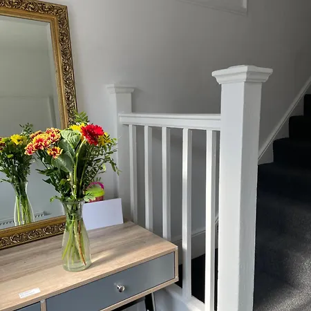 Apartment 5 Bed 5mins From Wembley Stadium *