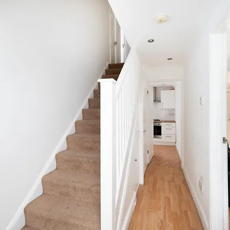 Holiday home 3br A Cosy Ealing Haven In London