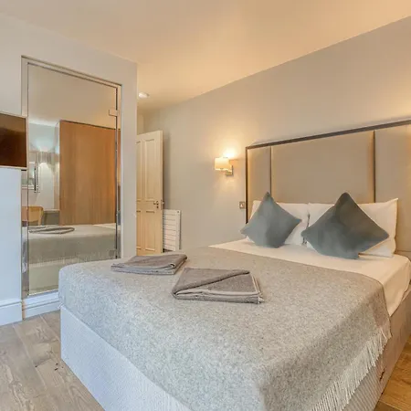 Grosvenor Mayfair Apartment *