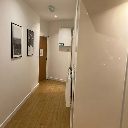 Tranquil 1 Bedroom Retreat In Piccadilly Vr4 London