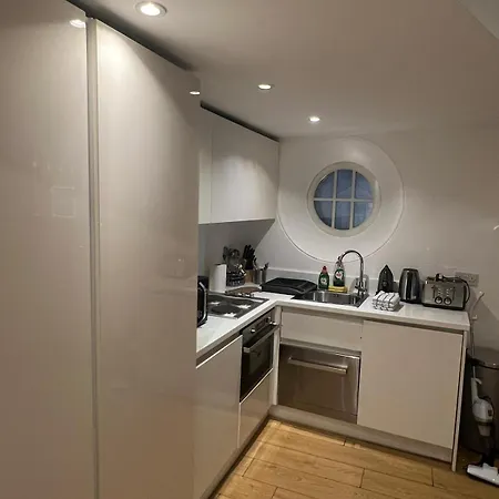 Tranquil 1 Bedroom Retreat In Piccadilly Vr4 Apartment