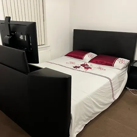 Apartment Comfy One Bedroom *
