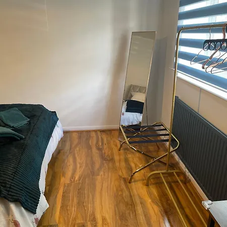 Elegant 2 Bedroom Flat In Chiswick Near Tube Stations Apartamento