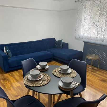 Elegant 2 Bedroom Flat In Chiswick Near Tube Stations Apartment London