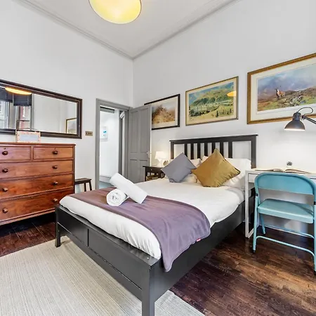 Apartment Quiet 2x Bedroom Victorian Terrace Flat + Garden
