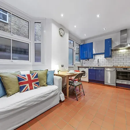Quiet 2x Bedroom Victorian Terrace Flat + Garden London