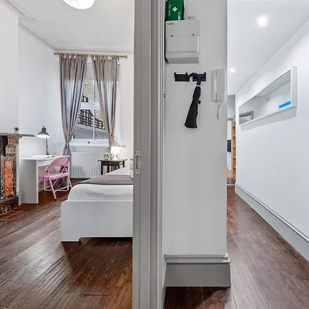 Quiet 2x Bedroom Victorian Terrace Flat + Garden *