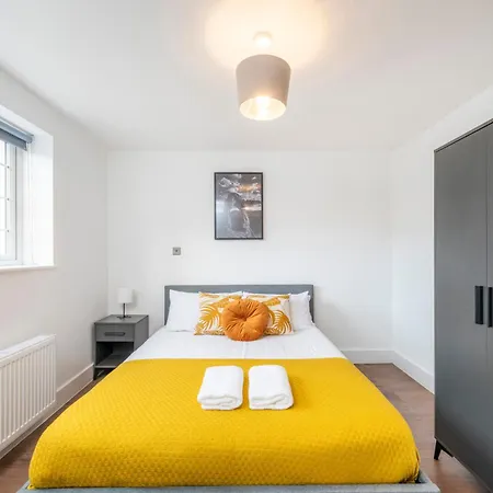The Perfect London, With 2 Bedrooms 1 Bath - Battersea, Vauxhall And Nine Elms Apartment *