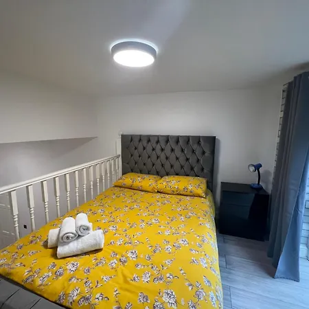 Comfy - Finchley Road * London
