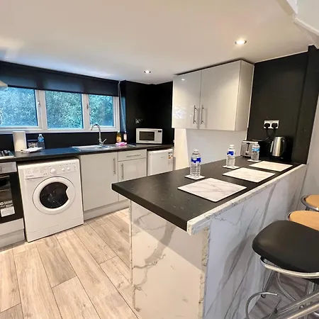 Comfy - Finchley Road * London