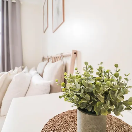 Beautiful 2-Bedroom Flat Just Steps From Oval Station
