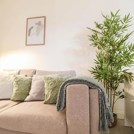 Apartment Beautiful 2-Bedroom Flat Just Steps From Oval Station