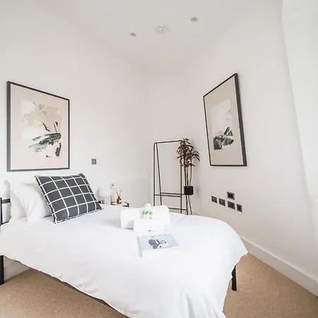 Pass The Keys Modern Ecotownhouse Dulwich Holiday home London