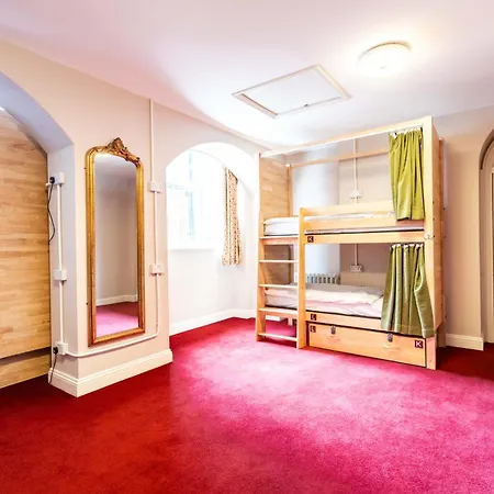 Palmers Swiss Hostel *