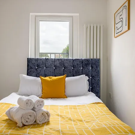 Apartment Kensington High Street London