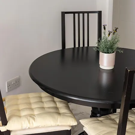 Kensington High Street Apartment