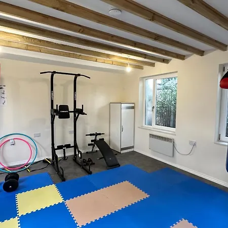 Prázdninový dům North A Spacious 7 Bedroom House Accommodating Up To 18 People Complete With Own Gym And Table Tennis