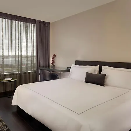 Hotel Park Plaza London, Park Royal