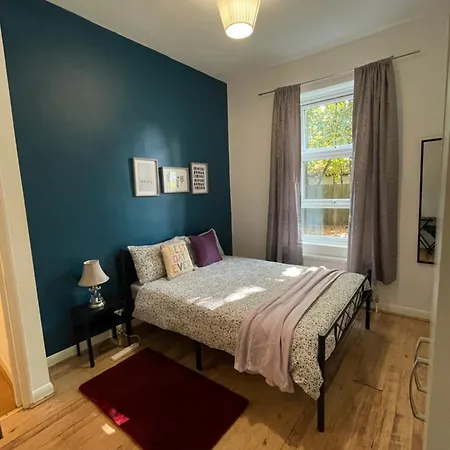 Contemporary Private Near Central Homestay *