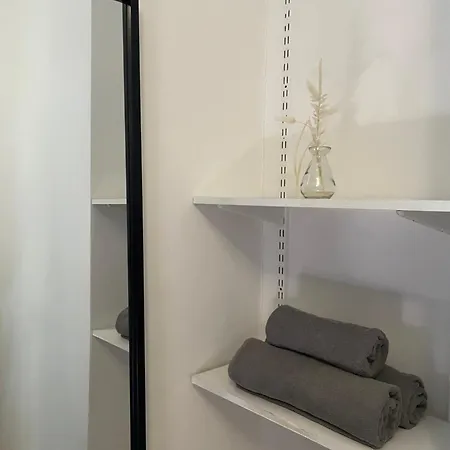 Contemporary Private Near Central Homestay London