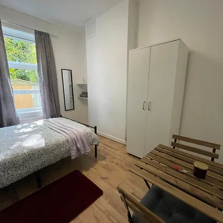 Contemporary Private Near Central * London