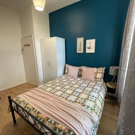 Homestay Contemporary Private Near Central London