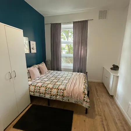 Contemporary Private Near Central * London