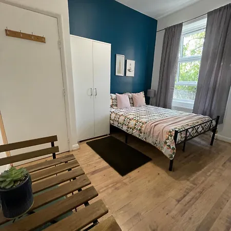 Contemporary Private Near Central * London
