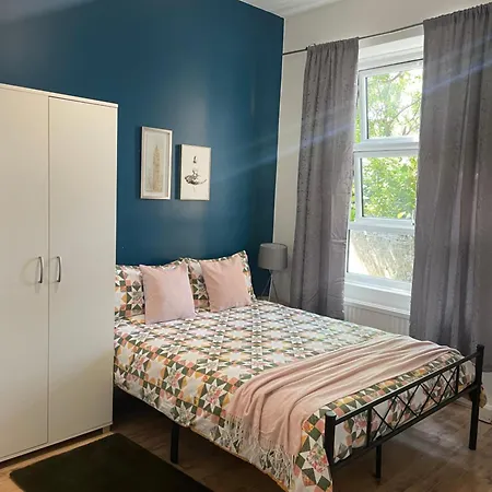 Contemporary Private Near Central Homestay London
