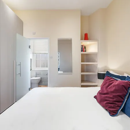 Superb One Bedroom In Soho *