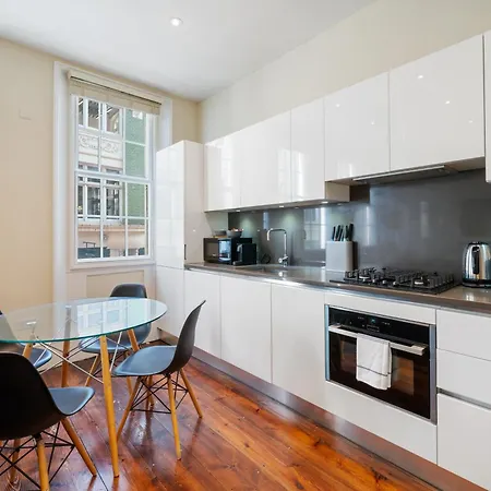 Superb One Bedroom In Soho Apartment *