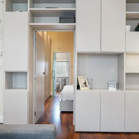 Superb One Bedroom In Soho * Londra