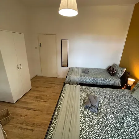 Contemporary Private Near Central London
