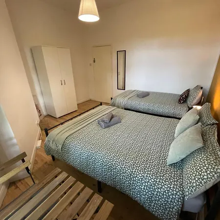 Contemporary Private Near Central * London