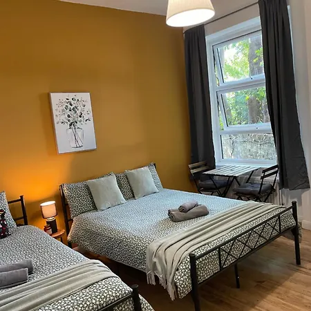 Contemporary Private Near Central Homestay London