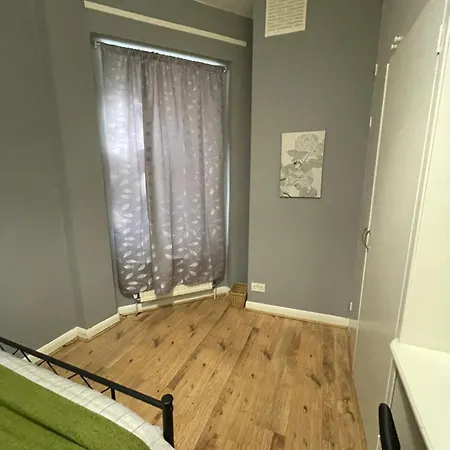 Contemporary Private Near Central Homestay London