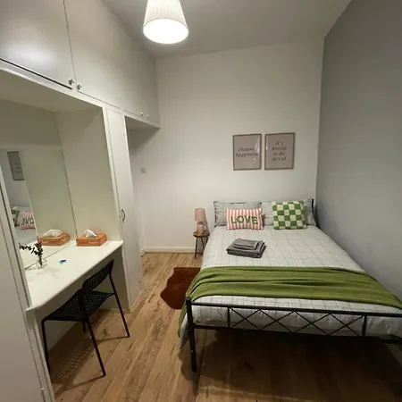 Homestay Contemporary Private Near Central