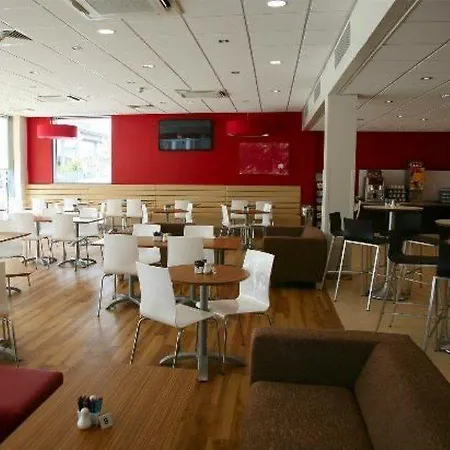 Travelodge Excel Hotel London