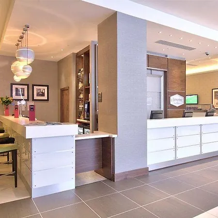 Hampton By Hilton London 4*
