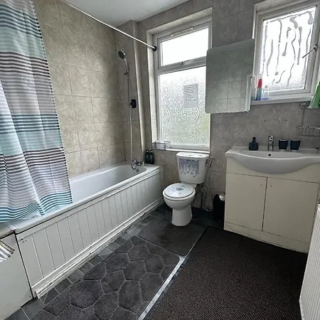 Homestay Affordable Private In Wembley
