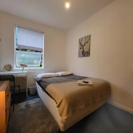 Quiet Near Arsenal Stadium Islington Zone 2 Cental London