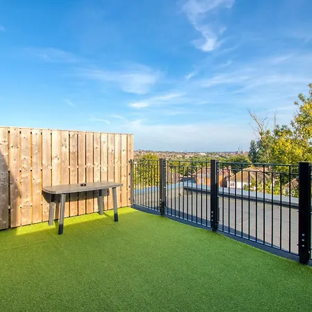 Modern Penthouse In Wembley London