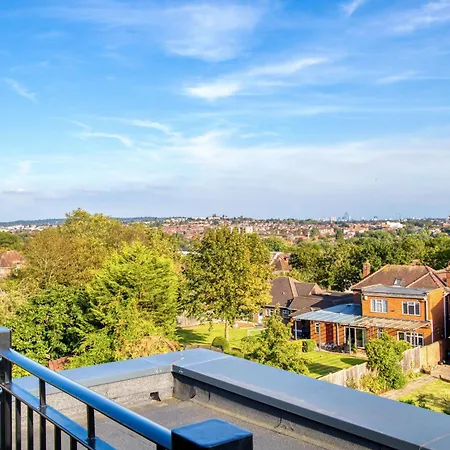 Modern Penthouse In Wembley Apartment London