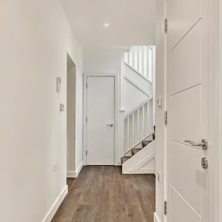 Apartment Modern Penthouse In Wembley